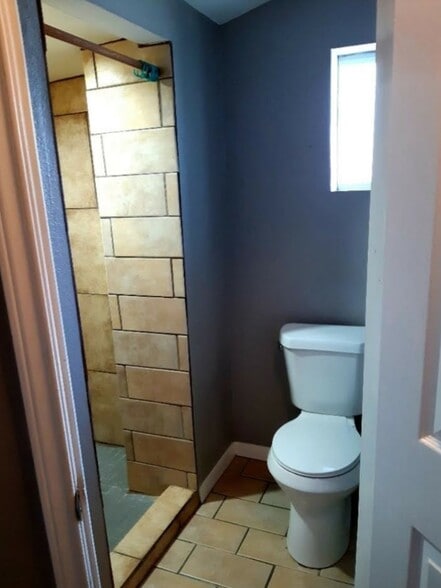 Unit #2 - 130 Glenwood Ct