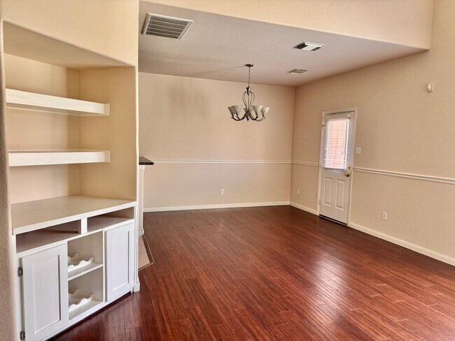 Building Photo - 3947 Calgary Cir