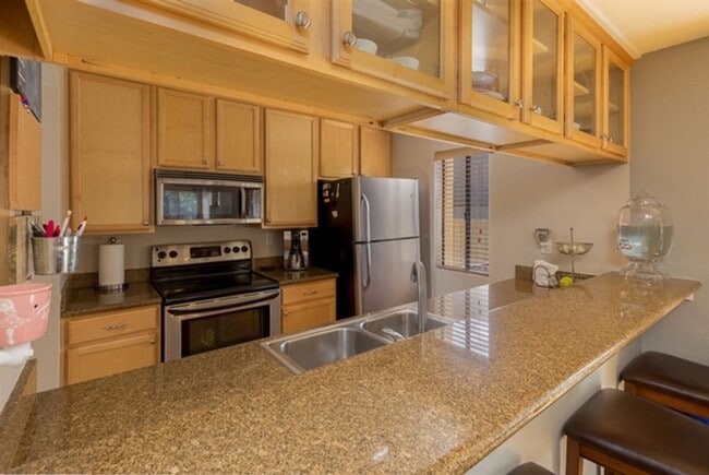 Building Photo - Available Now 2Br 1 Ba Condo with 1c garage