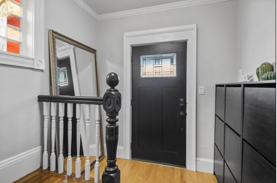 Building Photo - 14 Everett St