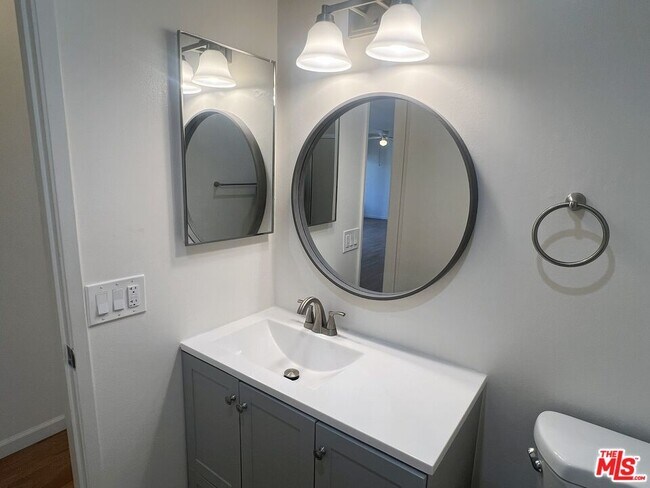 Building Photo - 6000 Canterbury Dr