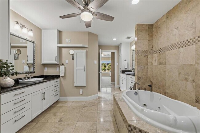 Building Photo - 25207 Lakeview Dr