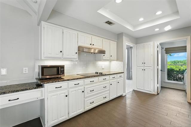 Building Photo - 7938 Fair Oaks Ave