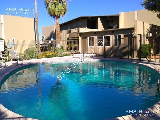 Building Photo - 2525 N Alvernon Way