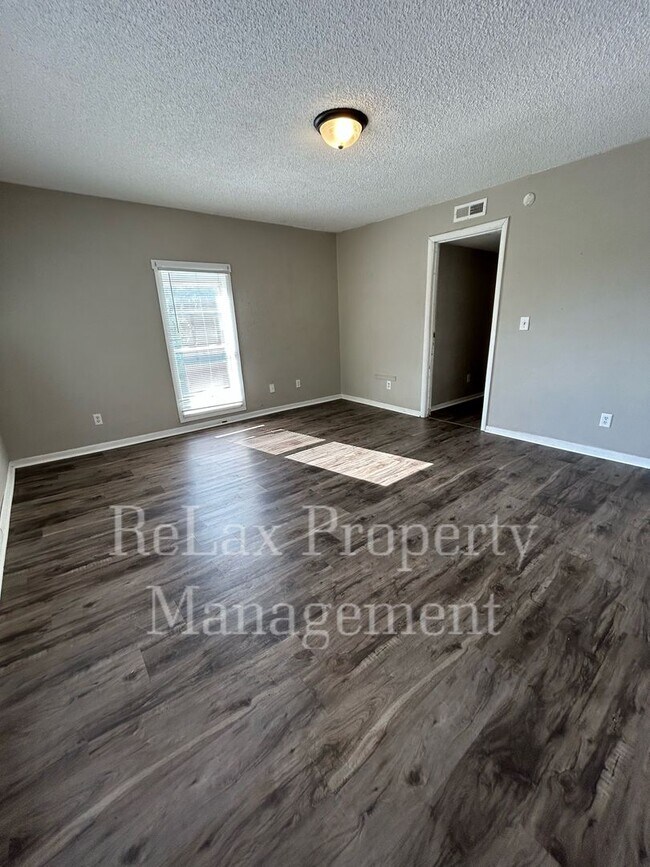 Building Photo - 205 Avon St