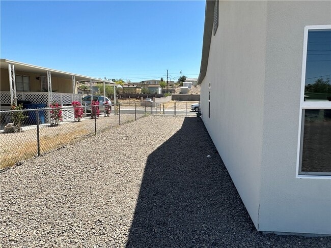 Building Photo - 1705 Talc Rd