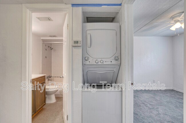 Building Photo - 400 Oakridge Blvd