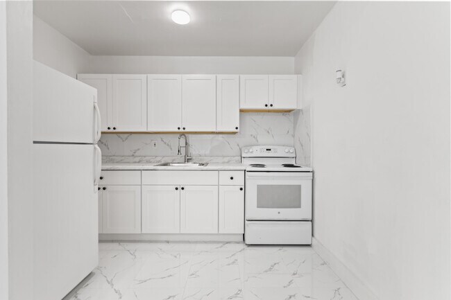 Building Photo - 804 NW 2nd Ave