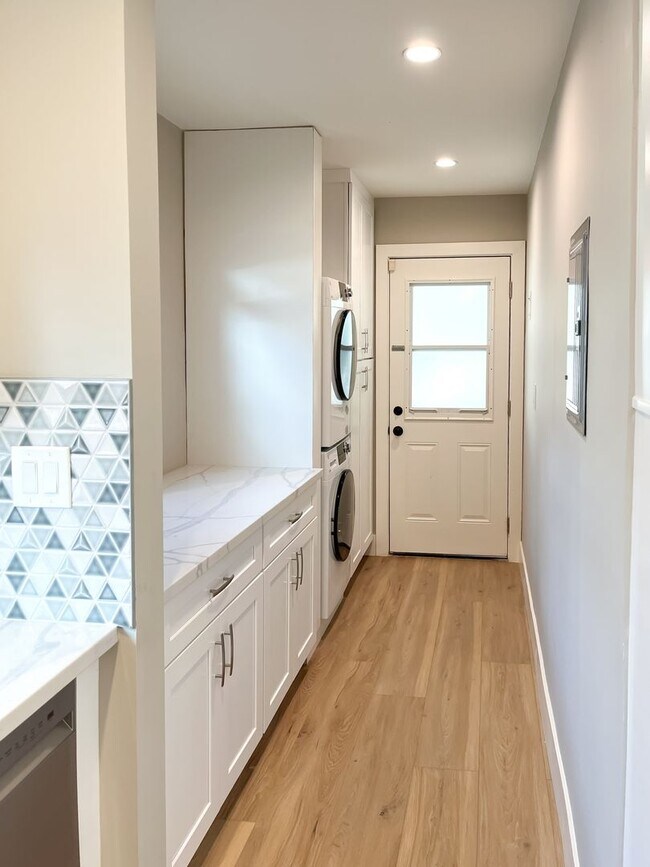 Building Photo - 3213 Atwater Ave