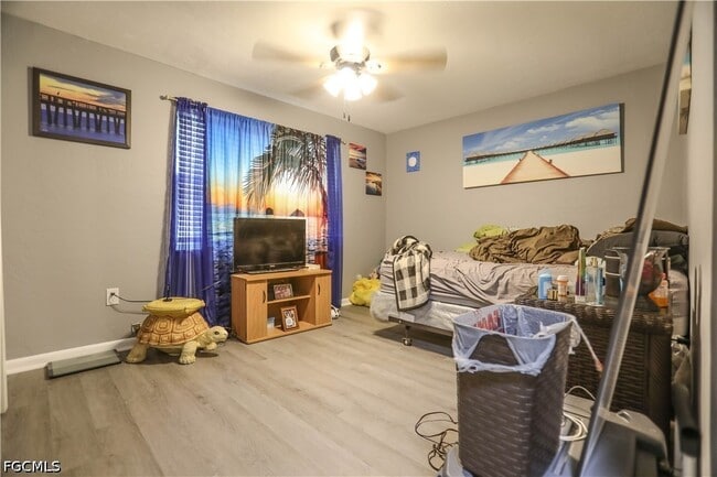 Building Photo - 2406 Linhart Ave