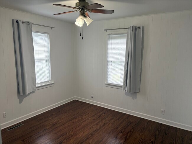 Building Photo - 10 N Greenleaf St