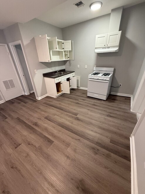 Building Photo - 71-73-73 N Main St