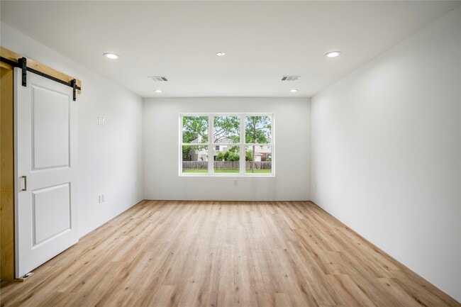 Building Photo - 15000 S Richmond Ave