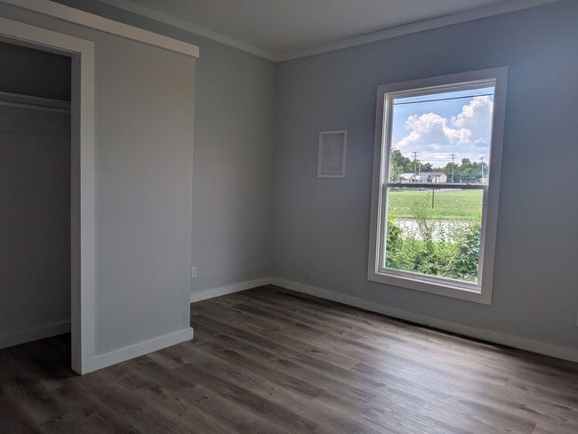Building Photo - Move in Ready 4 Bed 2 Bath House