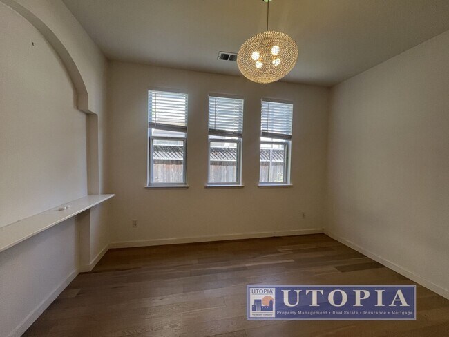 Building Photo - Quiet Beautiful 3 Bed, 2.5 Bath Property Near UCSC