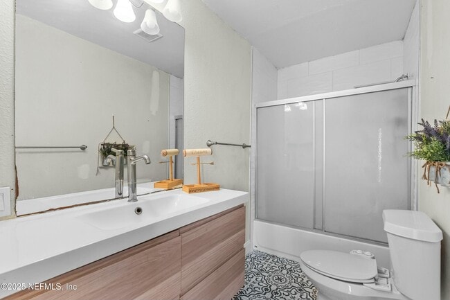 Building Photo - 6204 Commodore Dr
