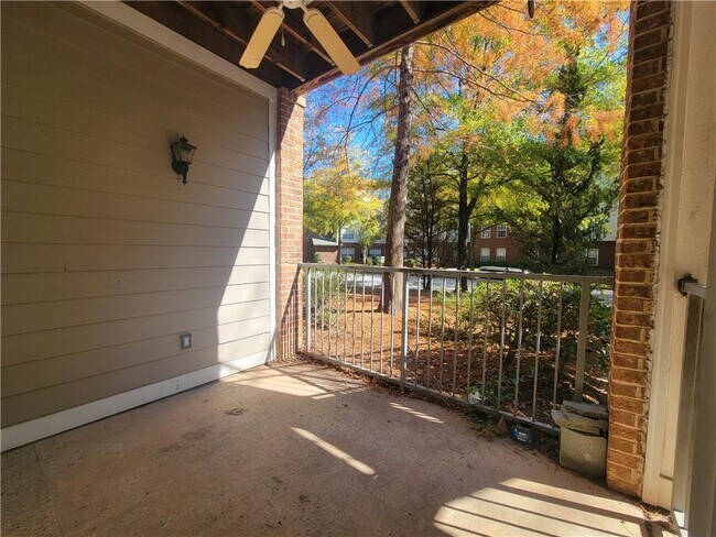 Building Photo - 245 Amal Dr SW