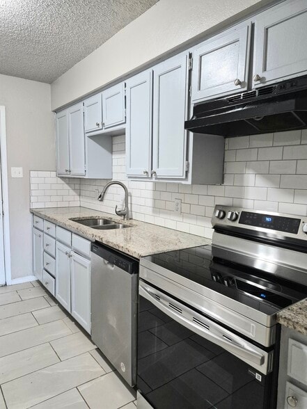 Building Photo - 214 Pine Meadow Dr