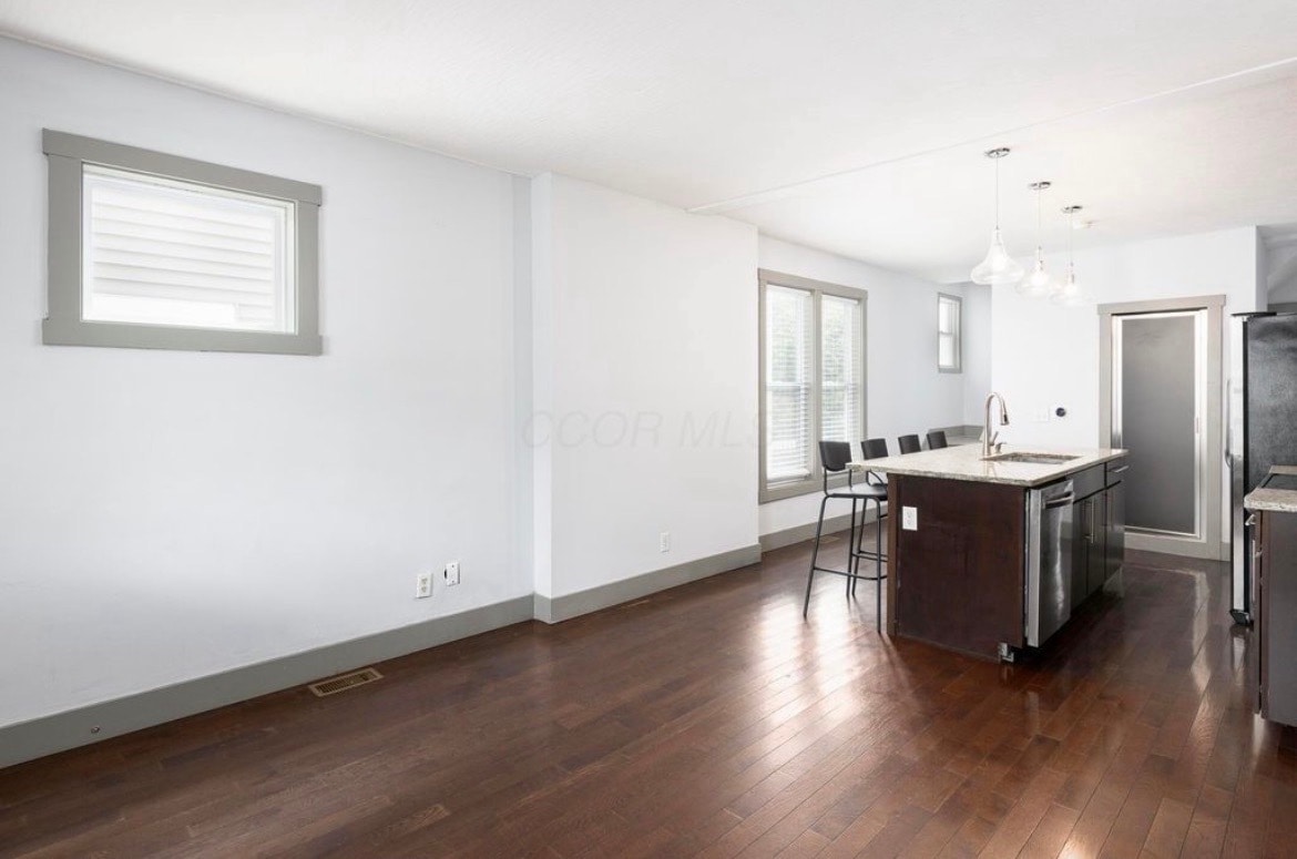 Building Photo - 2411 Indianola Ave