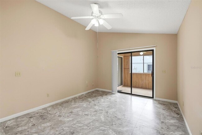 Building Photo - 754 Summerland Dr