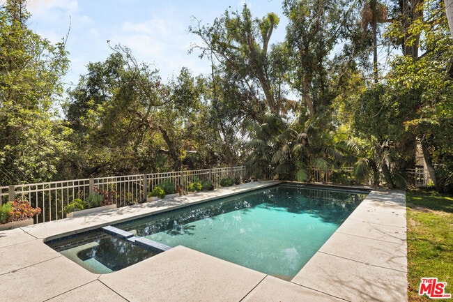 Building Photo - 7582 Mulholland Dr
