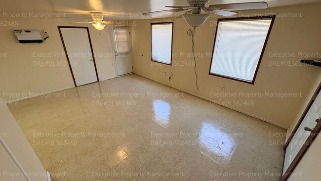 Building Photo - Studio apartment near Central Park at Mill Creek and many businesses.