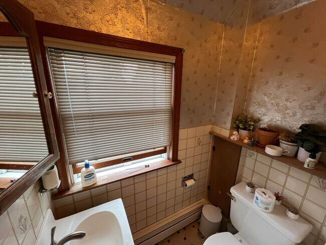 Building Photo - 211-213 Holland Street