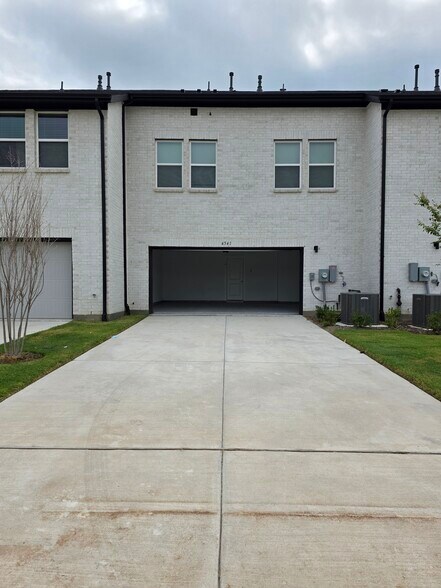 Building Photo - 4541 Lamplights Dr