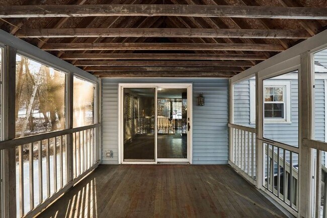 Building Photo - Well maintained, 3 Bedroom single family h...