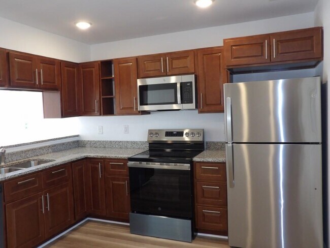 Building Photo - 4116 Horseshoe Rd N