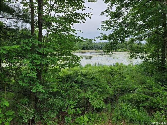 Building Photo - 14 Lakeside Dr