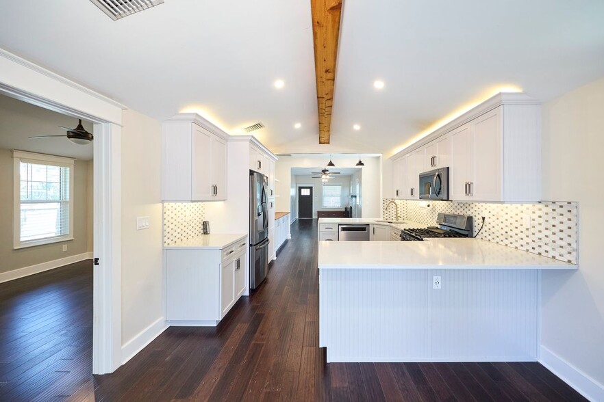 Building Photo - 6008 N Highland Ave