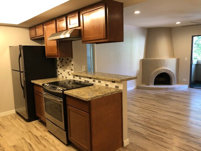 Building Photo - 7557 N Dreamy Draw Dr