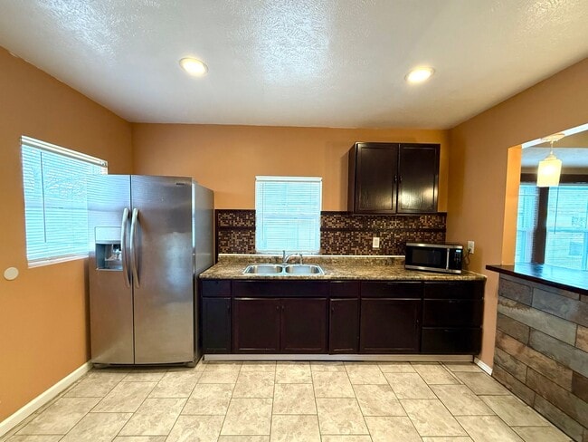 Building Photo - Bright West End Home with Enclosed Porch, Fenced Yard & Garage