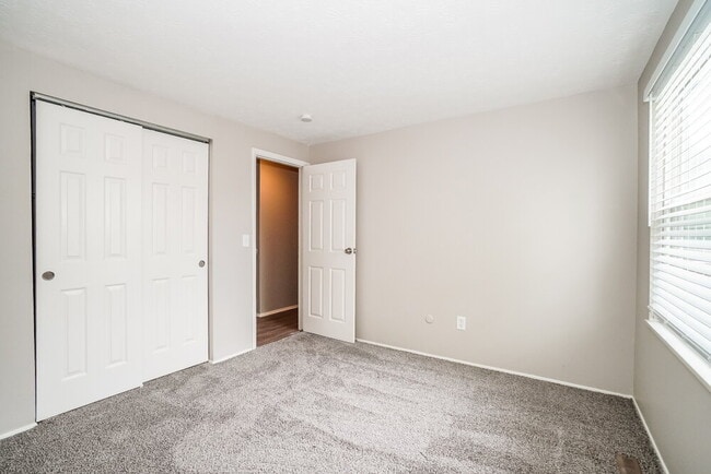 Building Photo - 2557 Brunswick Dr