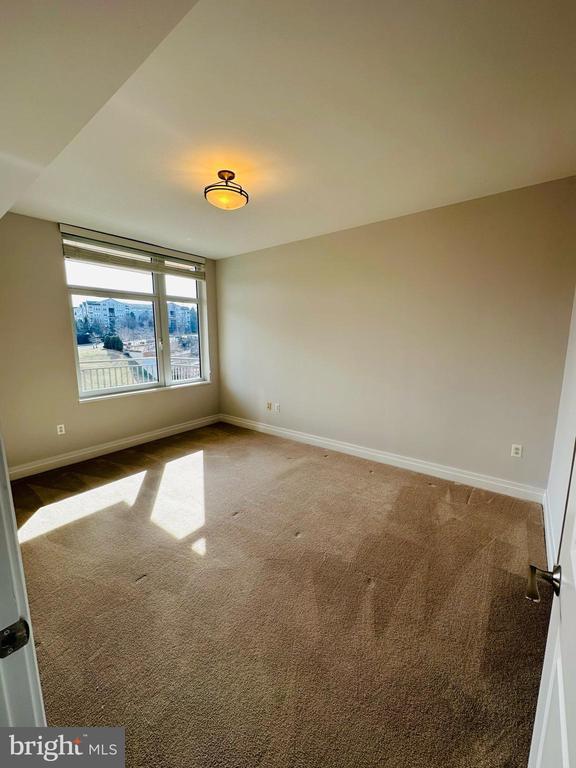 Building Photo - 8220 Crestwood Heights Dr