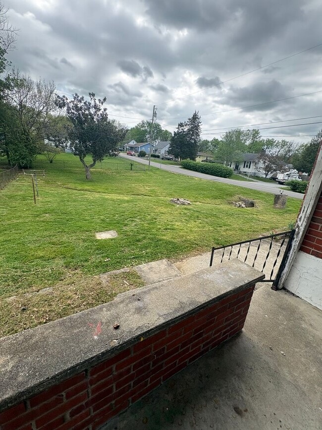 Building Photo - 2 Bed 1 Bath Single Family Brick Home!