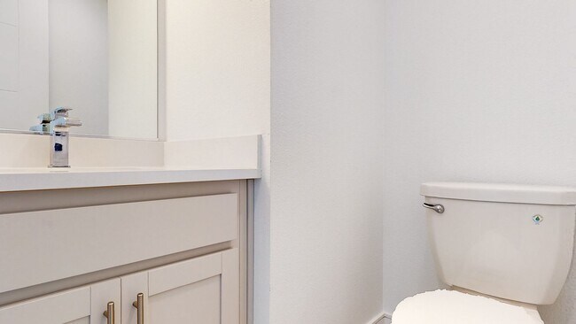 Building Photo - Beautiful and Bright 3 Bedroom 2.5 Bathroom Home with 2 Car Tandem Garage! PG&E Included!