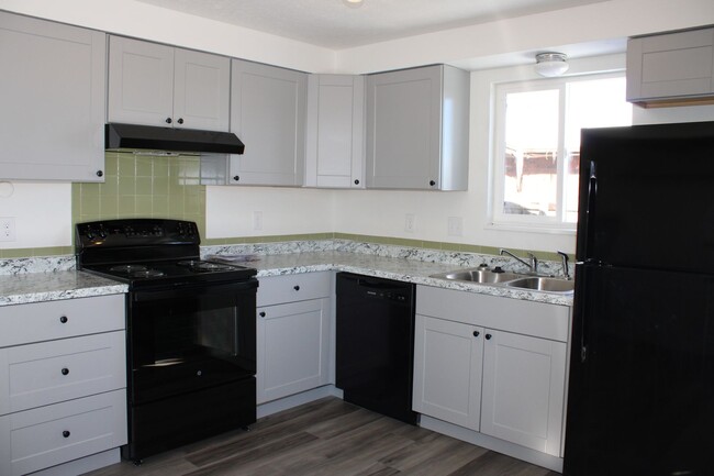 Building Photo - Wonderful Remodeled Duplex in the Heart of...