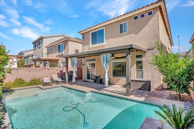 Building Photo - Beautiful 4 Bed 2.5 Bath Home Jones and Wa...