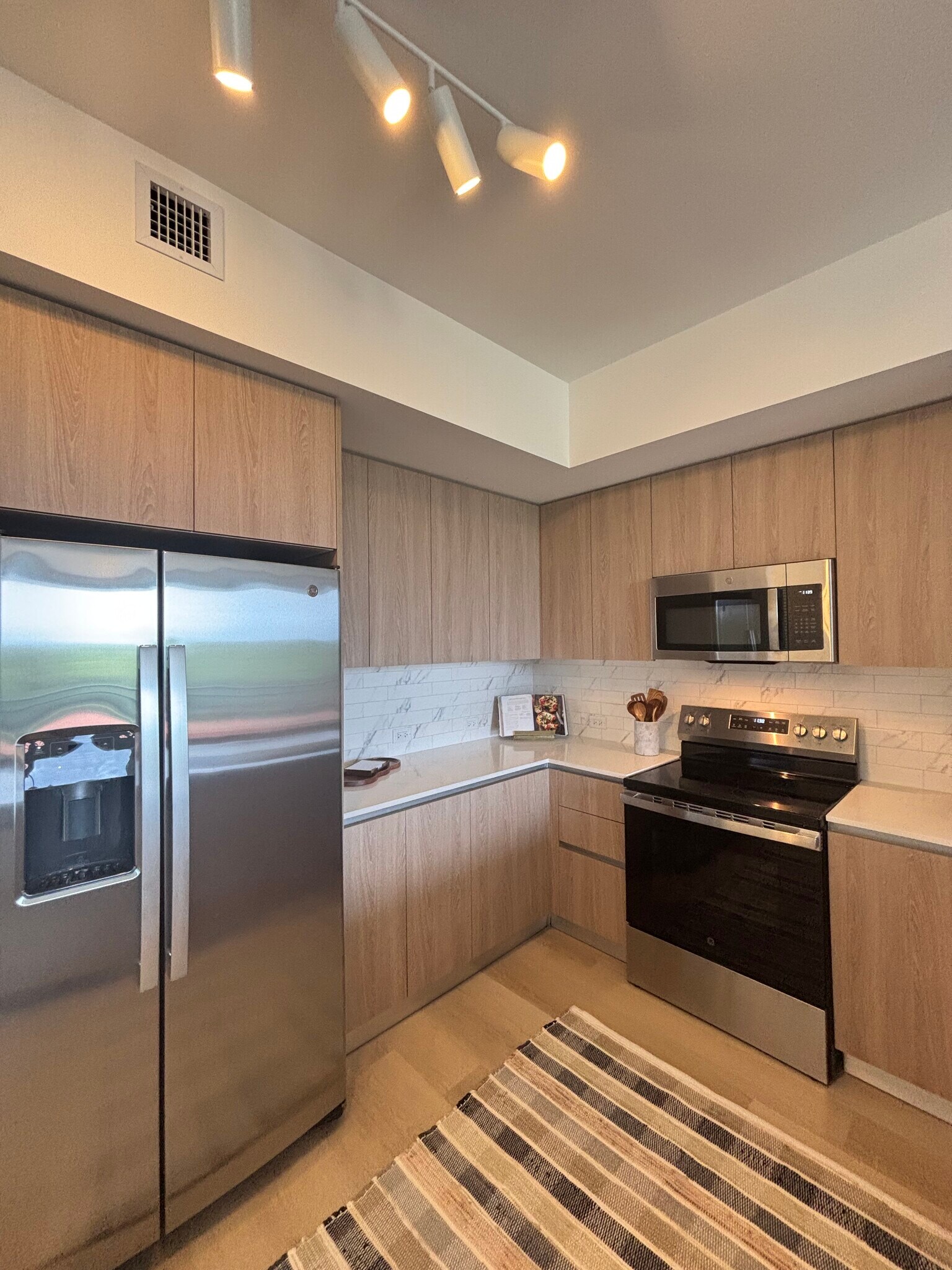 Building Photo - 2445 NE 183rd St