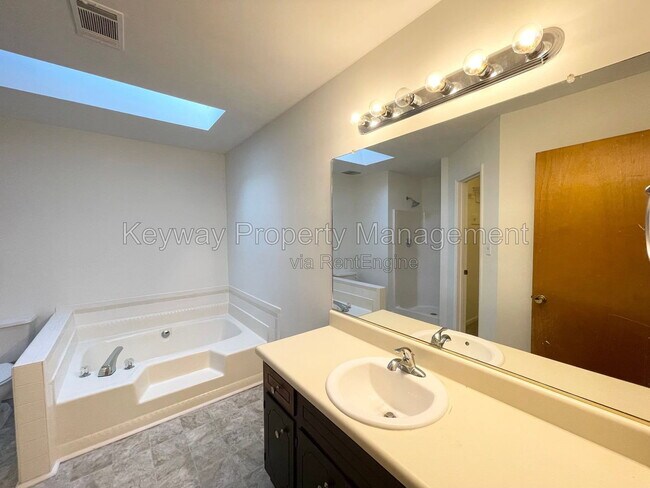 Building Photo - 2203 Sagemont Ct