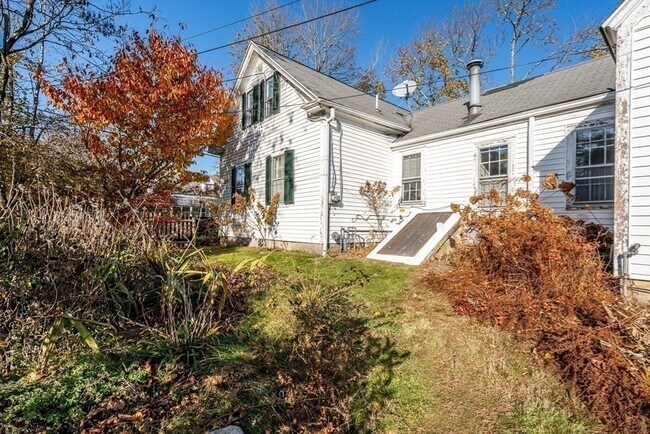 Building Photo - 415 Barlows Landing Rd