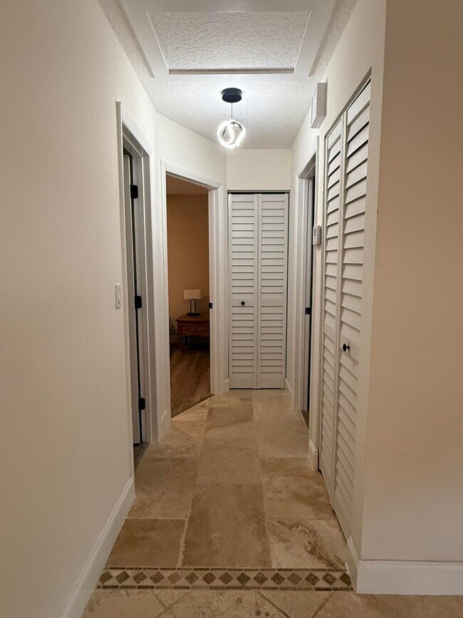 Building Photo - 550 SW Natura Ave
