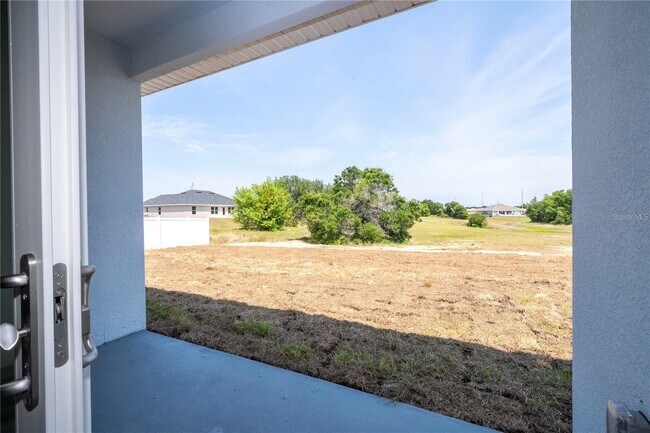 Building Photo - 833-835 Colville Dr