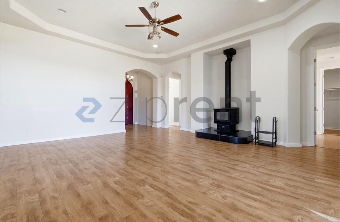 Building Photo - Unit