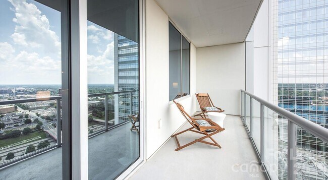 Building Photo - 525 S Church St