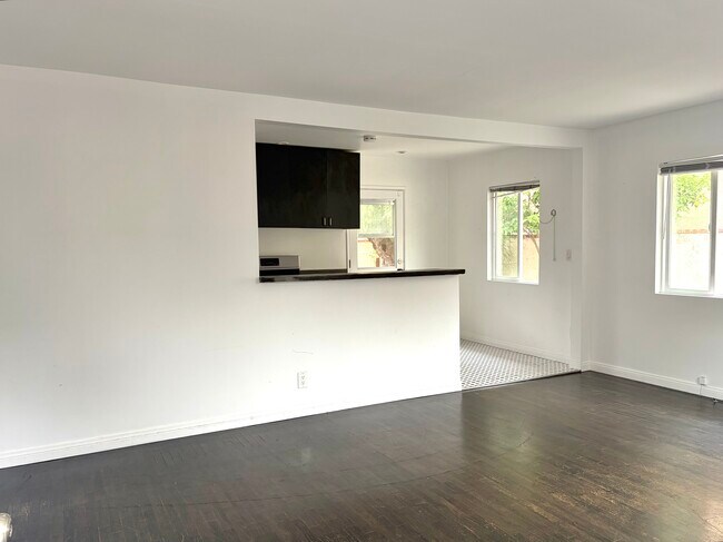 Building Photo - 2304 Voorhees Ave