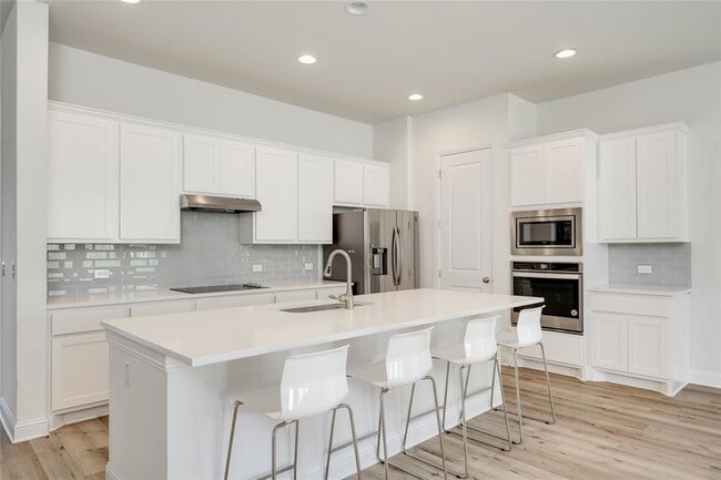 Building Photo - 9813 Evening Canopy Dr