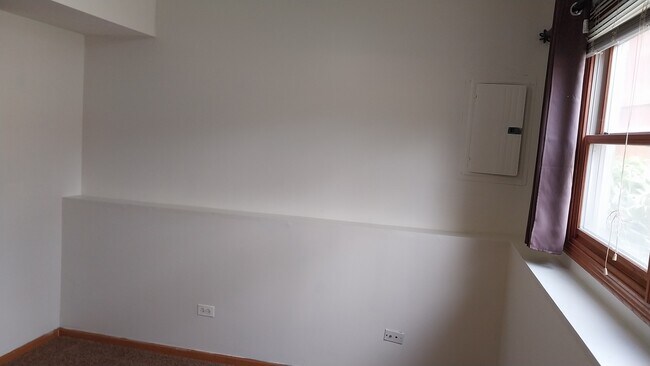 Building Photo - 5420 Hillside Dr W